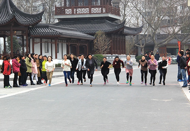 ���С�ӭ���ˡ�������������˶�